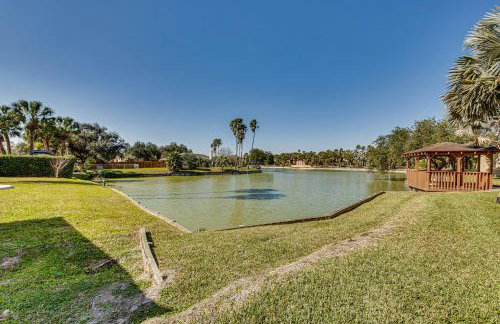 Pool and Game Room Waterfront Harlingen Home - Foto 39