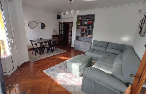 Piso con terraza y zonas verdes - Foto 8