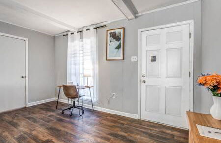 Mins from Parks Hiking & Dining- Brick Bungalow - Foto 21