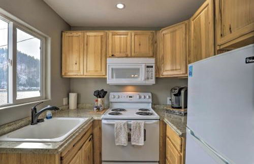 Lake Loon Hillside Cottage with Private Deck! - Foto 2