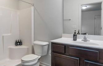 4BR Townhouse King Bed 2-Story Near NC State - Foto 28