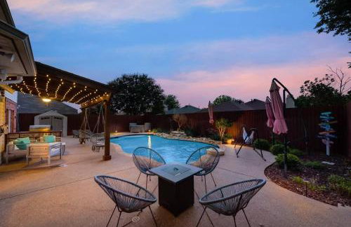 Modern and Luxury DFW Mansion with Backyard Oasis - Foto 11