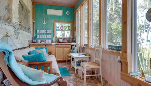 Exotic Home with Patio and Grill Walk to Canyon Lake! - Foto 5