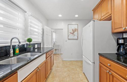 Near LA Cozy Home with Full Kitchen & Laundry - Foto 3