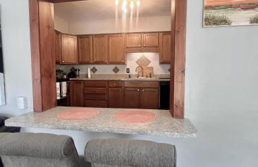 Spacious Lake Retreat for Families - Foto 17