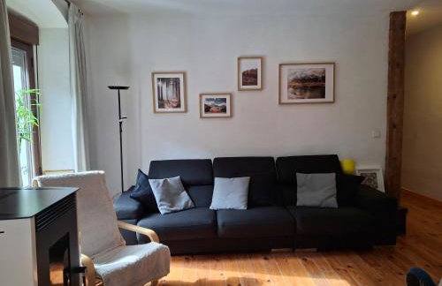 Apartamento REFORMADO -75m - VISTAS a la montaña y al rio - Wifi - TRASTERO en planta calle - Junto a Parking publico - Foto 3