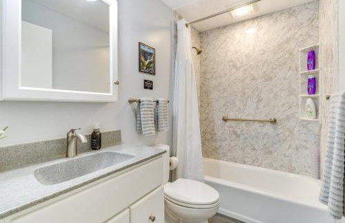 Near Trails and Wineries Victor Getaway with Fire Pit - Foto 16