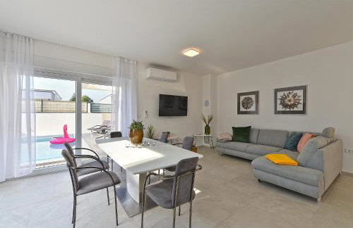 Jlo1 mit beheizbarem Pool - Photo 13