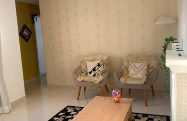 Sacada com ar, rede, pôr do sol, lareira e cinema no Candeias - Foto 17