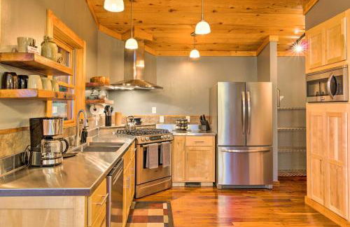 Couples Treehouse Retreat with Hot Tub and Views - Foto 13