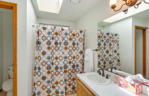 3 Mi to Sequoia Park Zoo Spacious Home with Sunroom - Foto 24