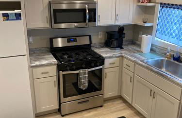 Short Walk to Campus - Photo 10