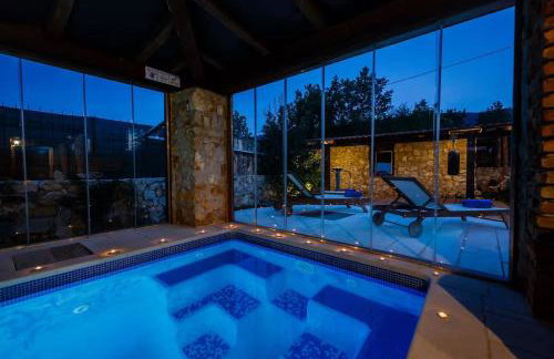 Rustic villa Radosic with indoor pool - Foto 39