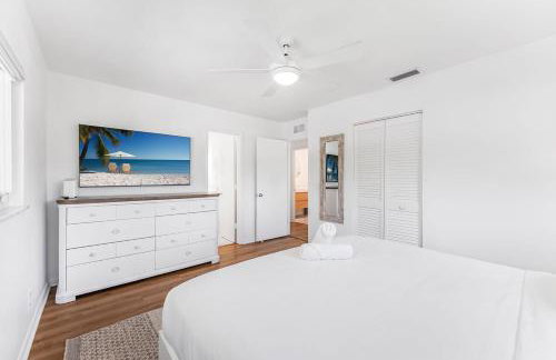 Stunning Tropical Heated Pool House Near The Beach - Foto 25