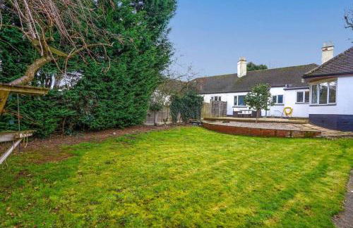 Orchard Bungalow - Sleeps 10 - Close to Town Centre - Free Parking, Pool Table, Fast Wi-Fi and Smart TV with Netflix by Yoko Property - Foto 38