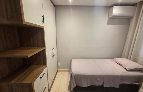 AP centro ao lado do comércio piscina quartos com ar condicionado e estacionamento - Foto 43