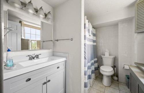 Downingtown Manor - 1900s Farmhouse with Creek Views - Foto 35