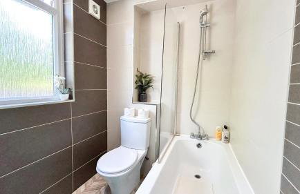 Lovely 4-Bedroom Kilburn Flat with Garden and Parking near Hampstead Heath, Abbey Road by Staylio London - Foto 35
