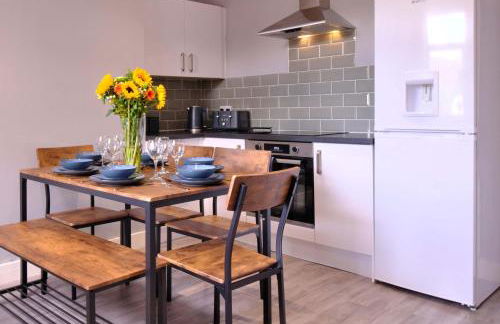 A1, M62, Free Parking, WiFi, 5 Beds - Foto 2