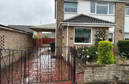 Tennyson House - Cul De Sac 3 Bedroom House for Families, Business Travellers, Contractors, Free Parking & Wifi, Nice Garden, fully furnished - Foto 11