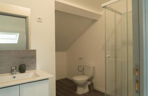 CitizenHouse Anzin - 4 Studios - 15 à 36m2 - Jardin - Terrasse - Accès autonome - WiFi - Netflix - Foto 40