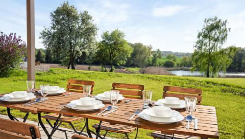 GUT KLETKAMP "Mühlenhof 4" - Ruhige Ferienwohnung mit 3 Schlafzimmern I Terrasse mit See- & Naturblick I Gemeinschaftsgarten I 15 Min zur Ostsee I Küche I Parkplatz I Waschmaschine I WLAN - Foto 2, Garden, Garden view