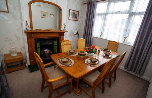 NEC, BHX Cosy 3 Bedroom House with Parking - Foto 6