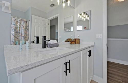 Walkin' on Sunshine - 5 bed pool home in Terra Verde Resort near Disney - Foto 72