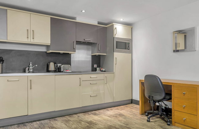 Roomzzz Leeds City West - Foto 13
