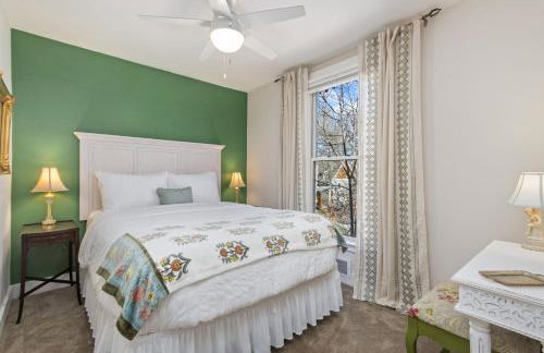 City Park Charm - Vintage Home with Modern Comforts - Foto 59