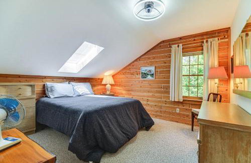 1 Mi to Rangeley Lake Cabin with Wraparound Deck! - Foto 16