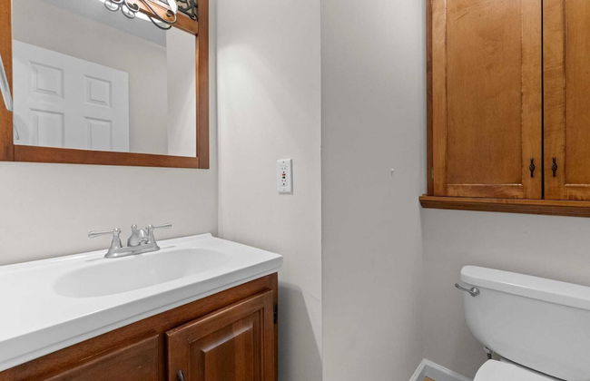 Sleeps 22, Lakefront w/ Private Dock & Pool, 2 Houses Lake Living by Avantstay - Foto 76