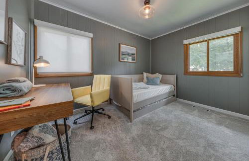 Beautiful 3BR Home Near Lake MI - Photo 27