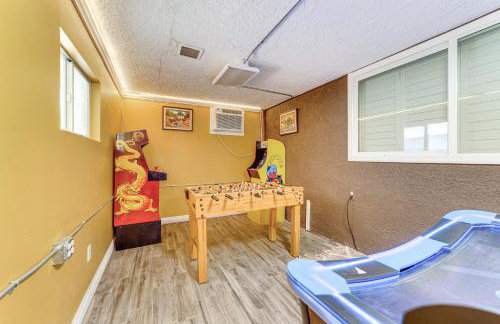 Game Room, Pool! Family Home 25 Mi to Disneyland - Foto 24