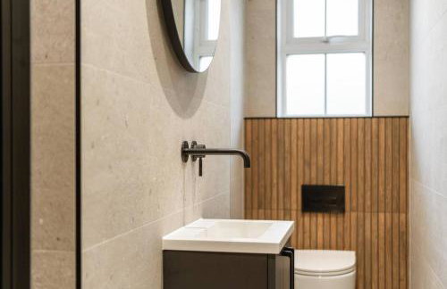 Luxury Four Bedroom Home Near Sandbanks - Photo 18