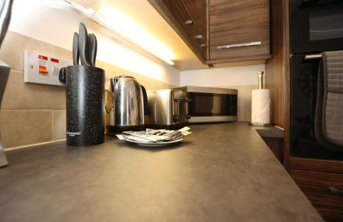 North Road By N And N Stays, perfect for contractor and corporate stays, Long Stays welcome, Free on street parking, WIFI, Near Gloucester Road - Foto 17