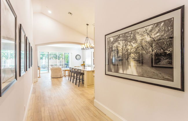 Imola: Newly Remodeled Pool Home Minutes from Vanderbilt Beach. Family-Friendly Retreat with 4 BR, 3.5 Bathrooms, and Private Screened Pool. Perfect Location Near Mercato and Naples Attractions - Foto 2