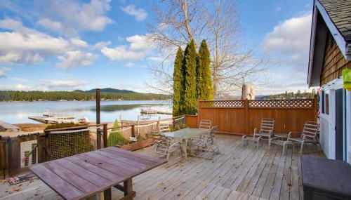 Charming Lakefront Cabin with Deck and Fire Pit! - Foto 2