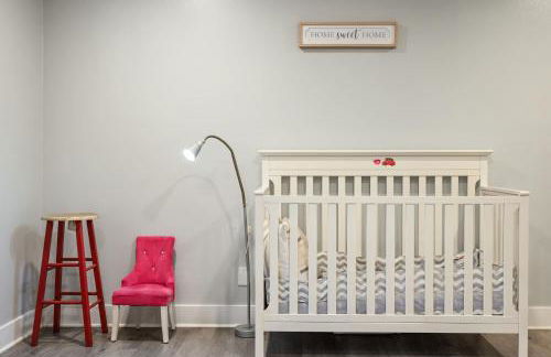 Serene Hilltop Oasis Above the City w Private Pool - Foto 65