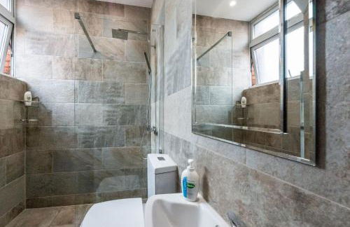 Stylish apartment 12 minutes by tube from Oxford Street free WIFI and Ac - Foto 18