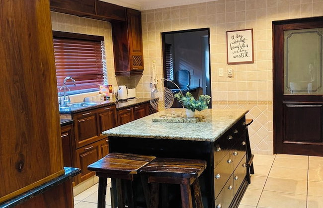 Or Tambo Airport Holiday Home - Foto 65
