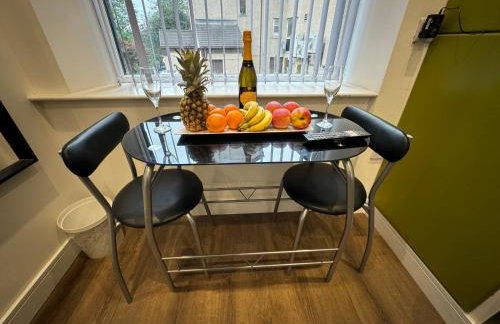 Luxury 6-Bed House - 6 En Suite- Jaquzzi Baths - Private Parking - Suitable for contractors - Foto 40