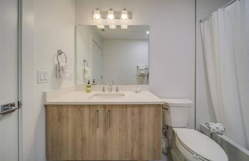 Luxury Waterfront Penthouse with Amenities and Services - Foto 18