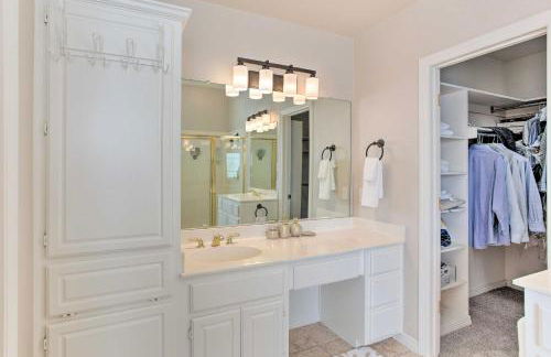 Elegant Plano Home with Private Outdoor Pool! - Foto 22