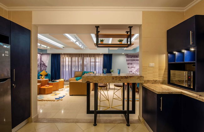 Xuru Stays I Waterfront Designer 2BR - 5 min to Airport - Foto 13