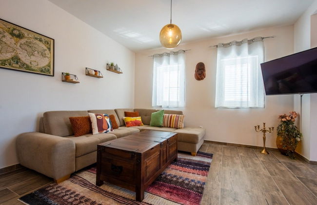 Charming and Tranquil Kastel Gomilica Apartment With Balcony and Patio - Foto 18