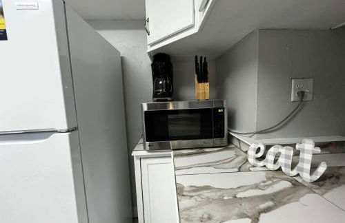 Blue & Gold Retreat sleeps 14 Minutes from ND - Photo 25