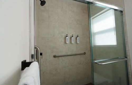 Luxury 2BD 2BTH Condo 5 - Foto 16