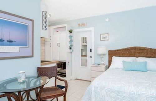 Why Knot Getaway…Rooftop with WaterView! Unit E - Foto 32