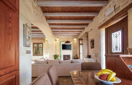 Saridakis Villa, Multi-Generational Escape & Pool, By ThinkVilla - Foto 34